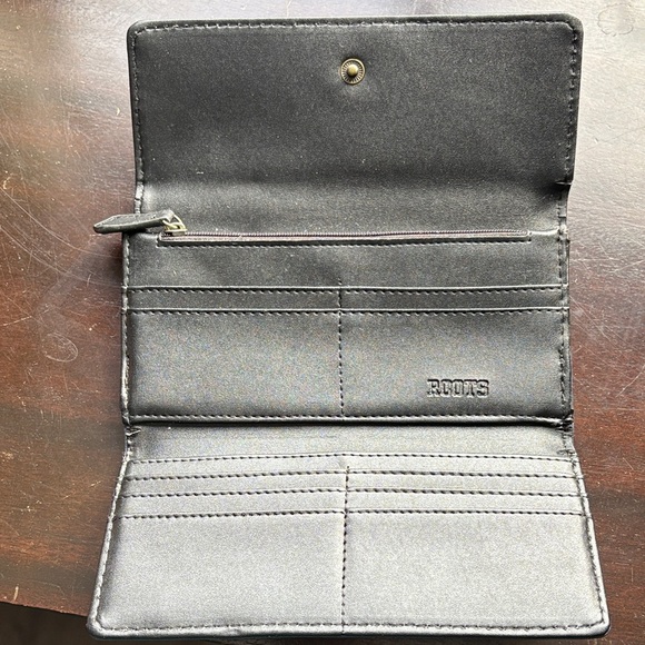 Roots Navy Leather Wallet - Picture 3 of 7